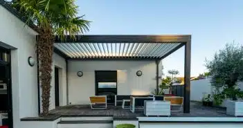 Pergola ou store banne : quelle est la meilleure option pour un aménagement extérieur ?